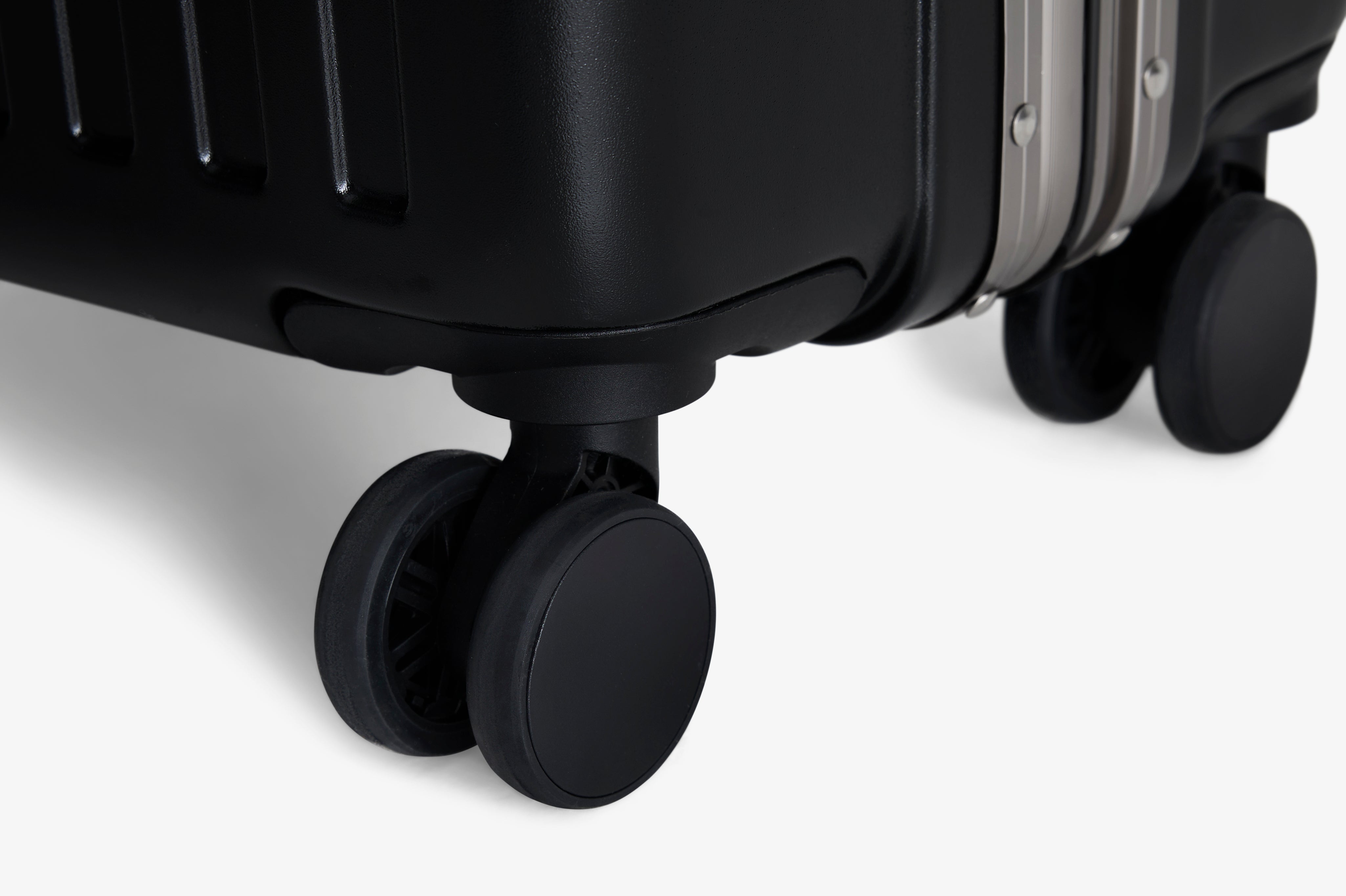 Smooth 360° Spinner Wheels