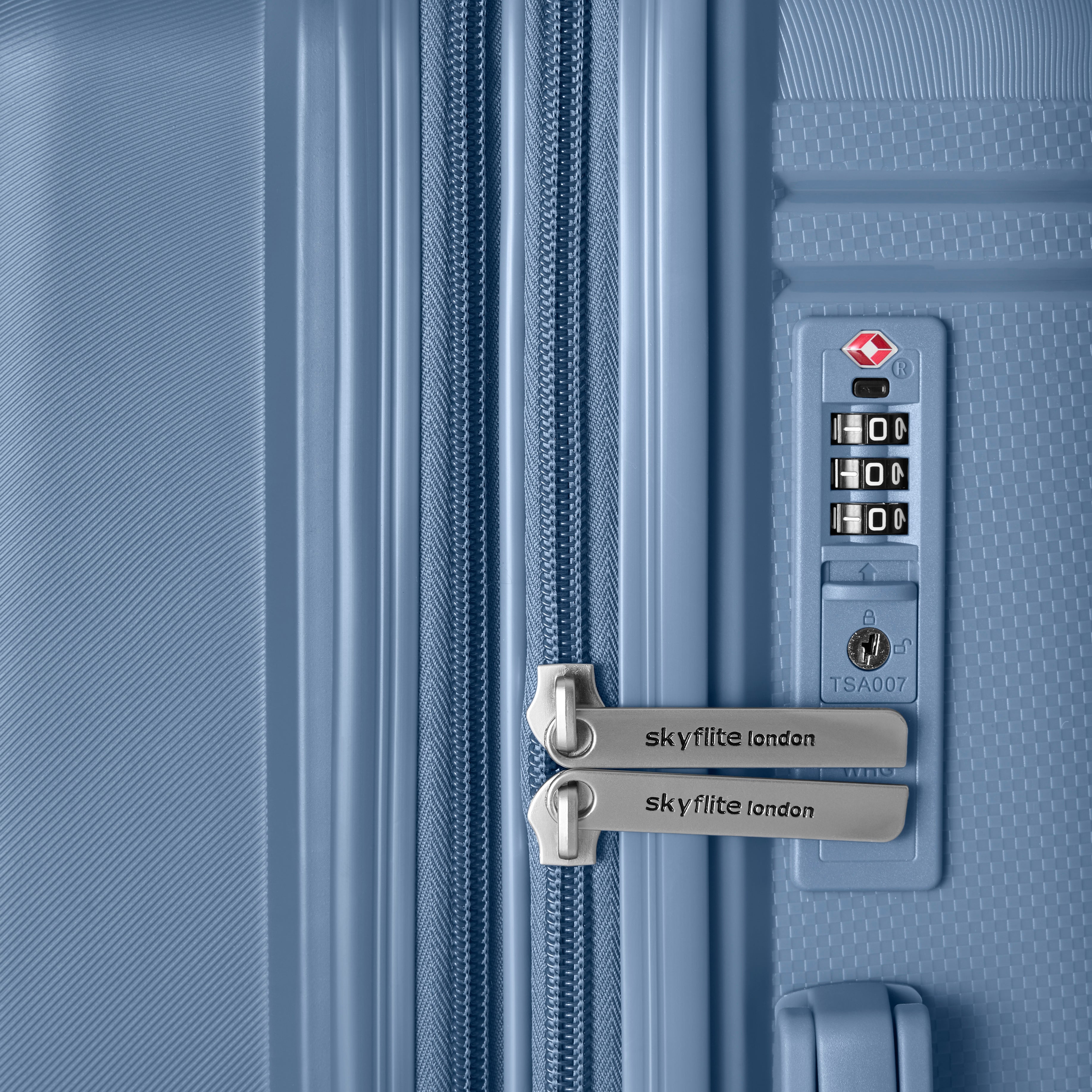 SKYFLITE Clarity 75cm Trolley Case