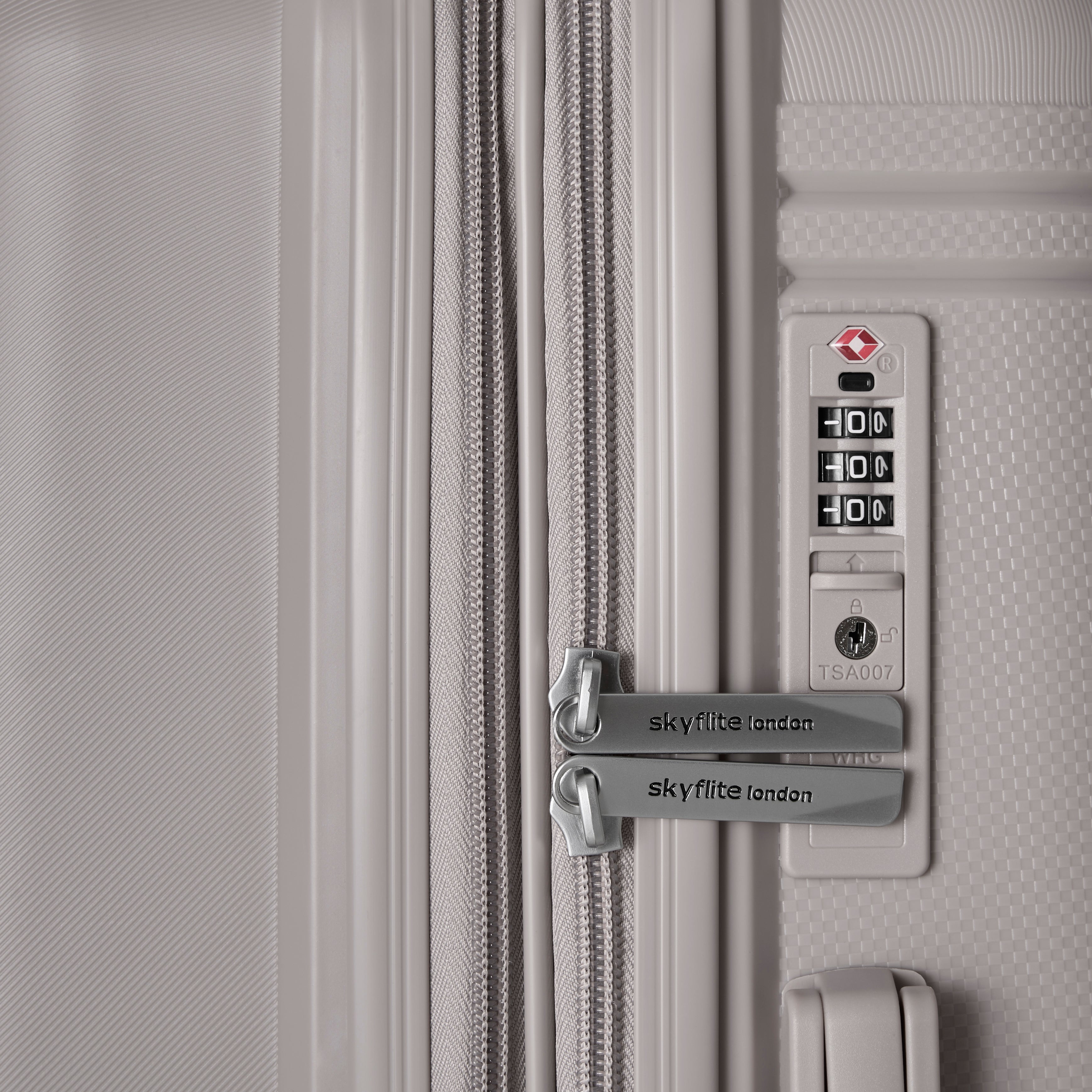 SKYFLITE Clarity 75cm Trolley Case