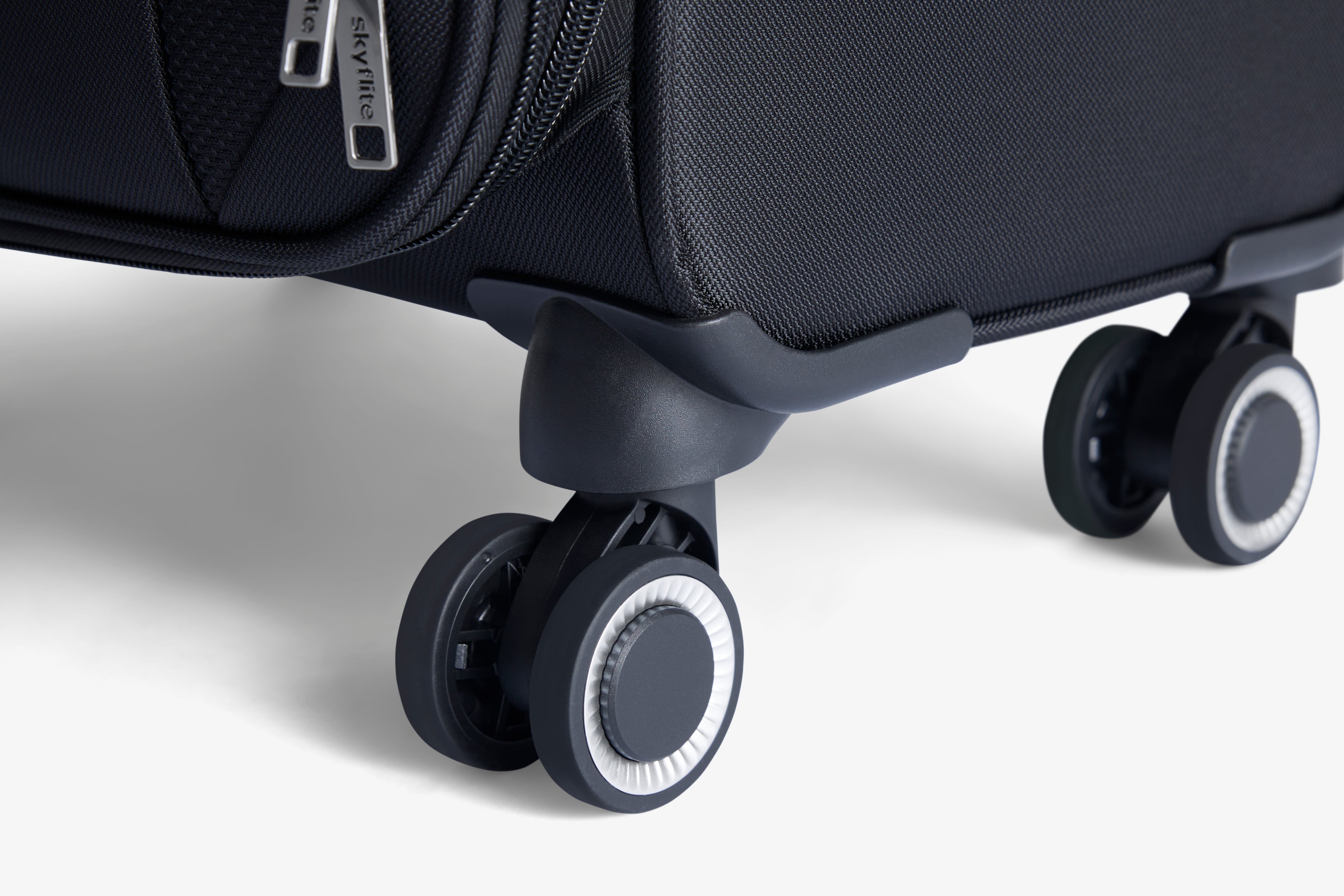   Smooth 360° Spinner Wheels